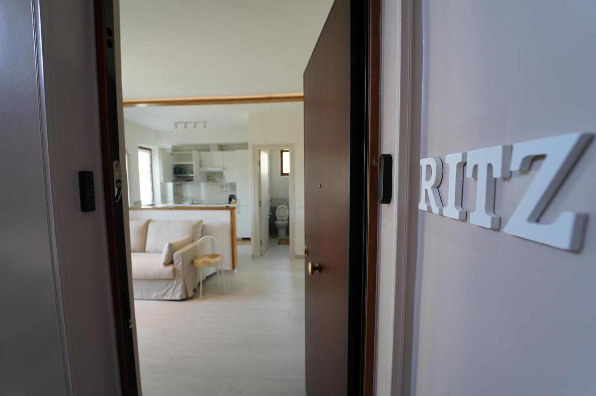 Appartement Ritz Salernes Extérieur photo
