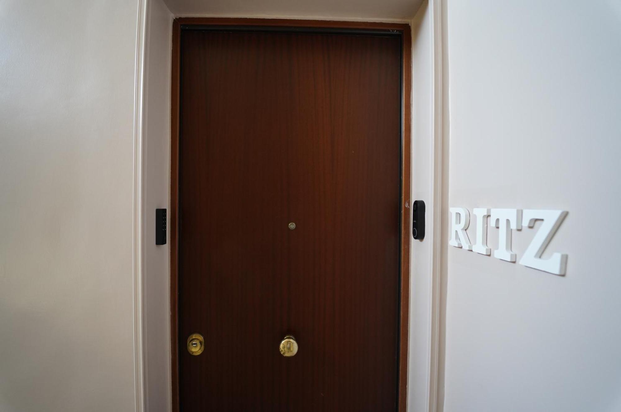 Appartement Ritz Salernes Extérieur photo