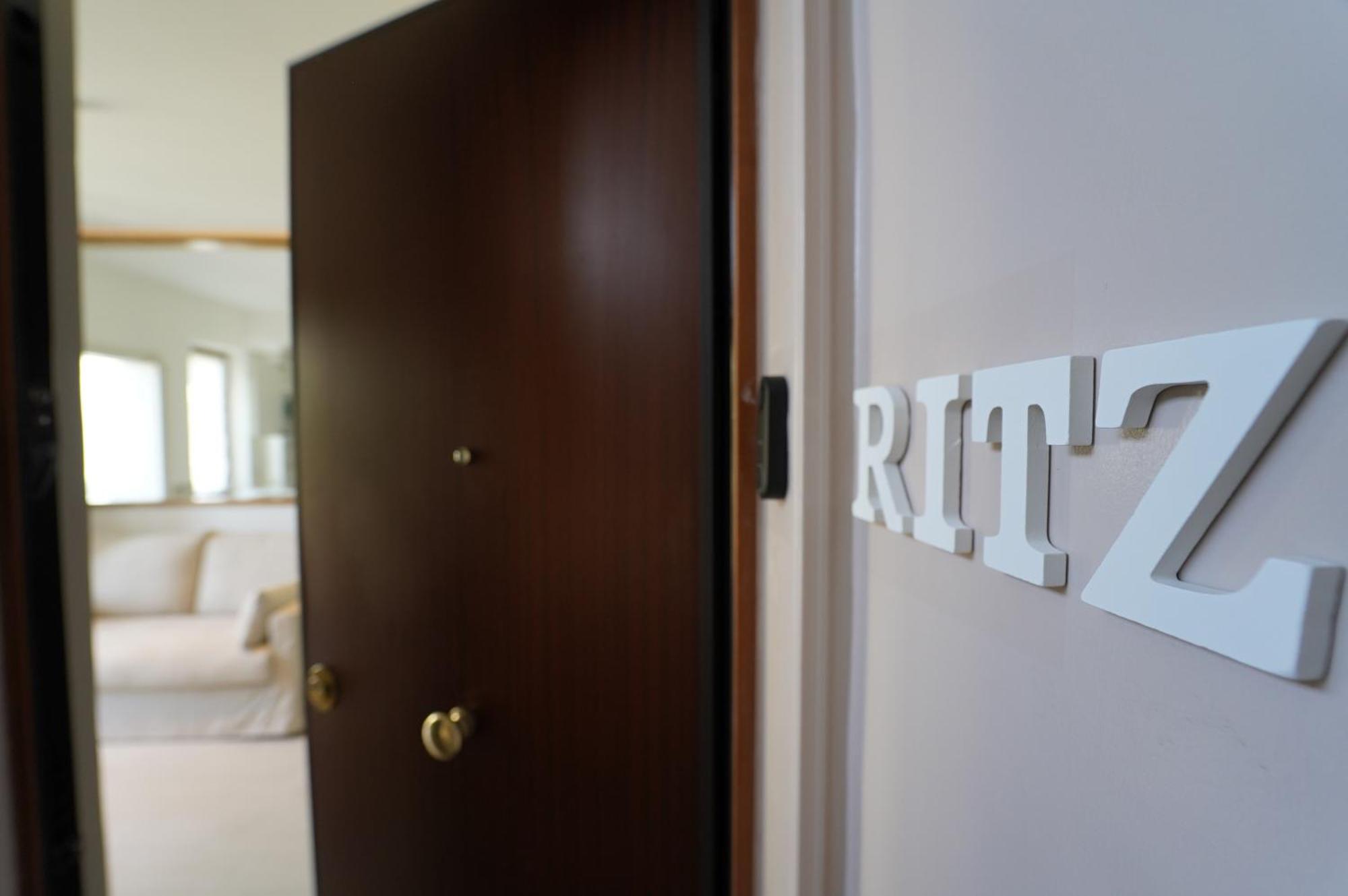 Appartement Ritz Salernes Extérieur photo